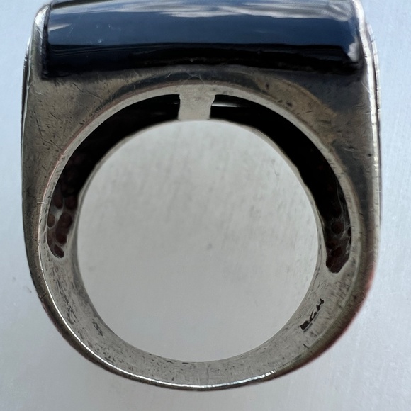 Vintage 1980s Sterling Silver & Onyx Ring Bold Design - Statement Ring Size 7 - Picture 10 of 13